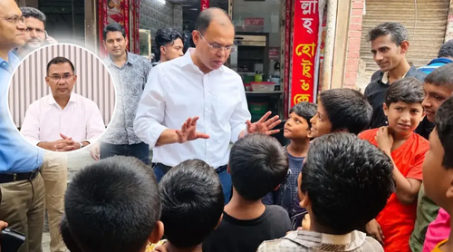 গাড়ি দেখলেই সালাম দেওয়া পথ শিশুদের খাওয়ালেন প্রধানমন্ত্রী