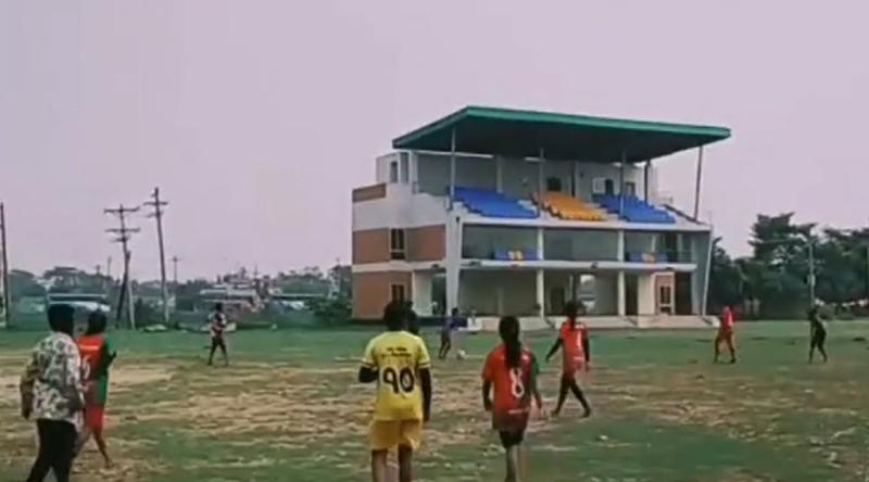 'ইসলামবিরোধী' আখ্যা দিয়ে সুনামগঞ্জে মেয়েদের ফুটবল খেলায় বাধা