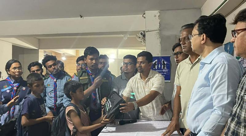 মোহাম্মদপুরে সুবিধাবঞ্চিত শিক্ষার্থীদের মাঝে শিক্ষা উপকরণ বিতরণ