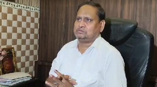 কান্নায় ভেঙে পড়ে রাজনীতি থেকে স্বেচ্ছায় অবসরের ঘোষণা হুমায়ুন কবীরের