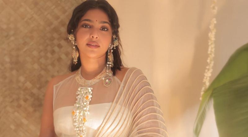 প্রেম খুঁজে পেতে এখন আরো বিভ্রান্ত হতে হয়: ঐশ্বর্য লক্ষ্মী