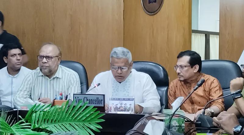 রাবিতে সাংবাদিক পেটানোর ঘটনায় ৪ জনের ছাত্রত্ব বাতিলের সুপারিশ