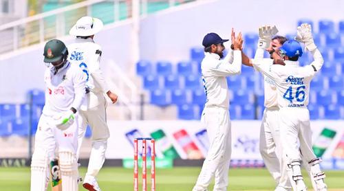 দুর্দান্ত শুরুর পর ব্যাটিং ধস, দিন শেষে বাংলাদেশের সংগ্রহ ৮ উইকেটে ৩১৭ রান