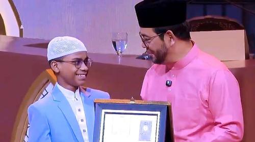মালয়েশিয়ায় বিশ্ব হিফজুল কোরআন প্রতিযোগিতায় ১ম হলেন বাংলাদেশের হাফেজ হীরা