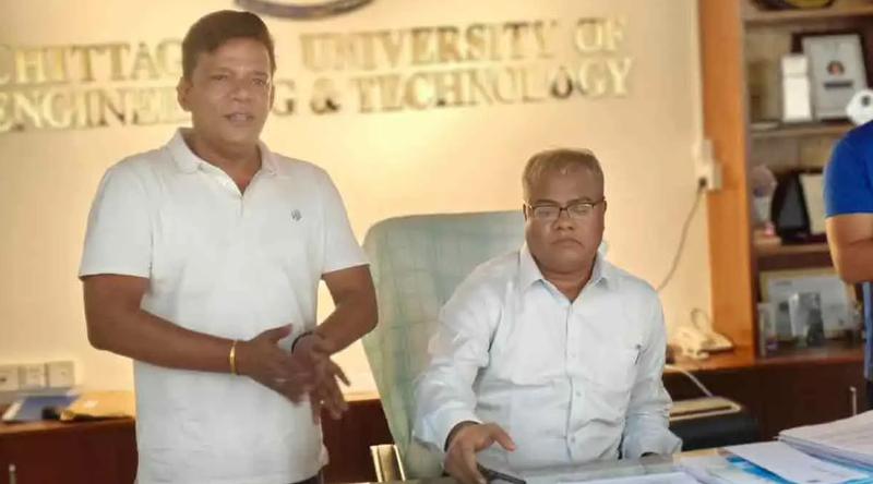 ২১ ঘণ্টা পরেও নিজ কার্যালয় থেকে বের হতে পারেননি চুয়েটের উপাচার্য