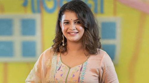 অন্যের ইবাদত নিয়ে মন্তব্য করার আগে নিজের আমলনামা নিয়ে ভাবুন: শবনম ফারিয়া