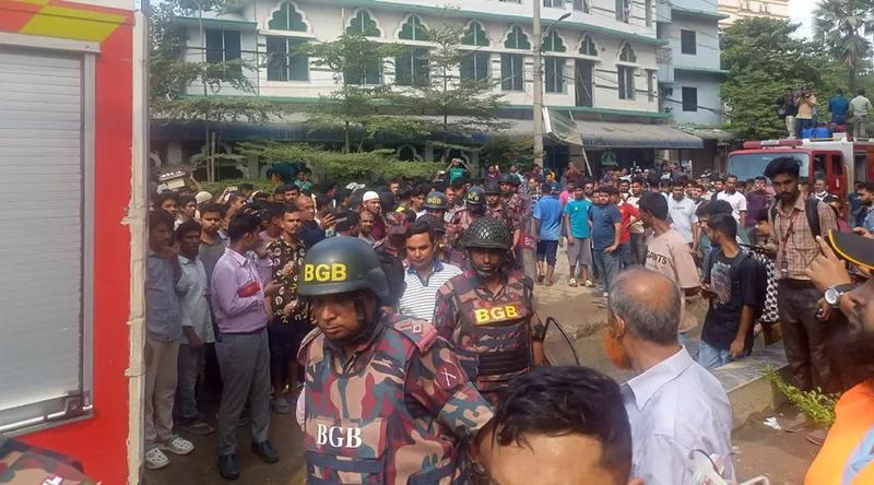 গাজীপুরে আগুন নিয়ন্ত্রণে ২০ ইউনিট, যোগ দিয়েছে সেনাবাহিনী-বিজিবি-পুলিশ