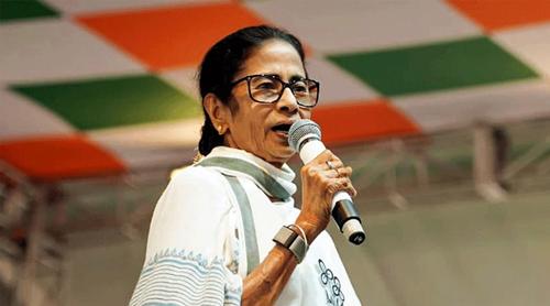 পুরো প্রজন্মকে ভয় দেখিয়ে স্তব্ধ করার অপচেষ্টা চলছে: মমতা