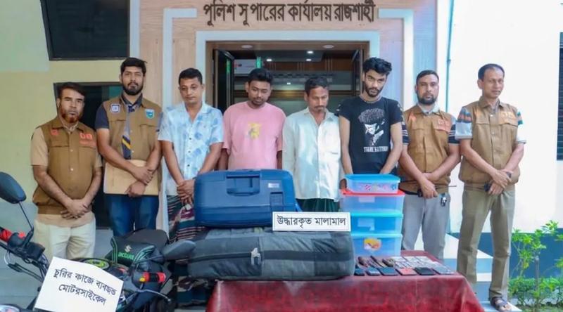 ক্রিকেটারদের লাগেজ চুরির ঘটনায় গ্রেপ্তার ৪