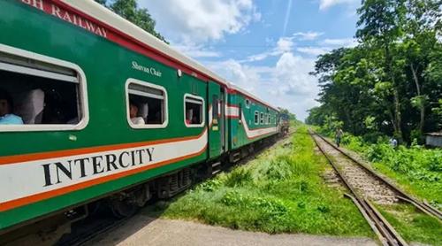 ভারত থেকে আজ আসছে ১৮টি ব্রডগেজ যাত্রীবাহী রেলকোচ