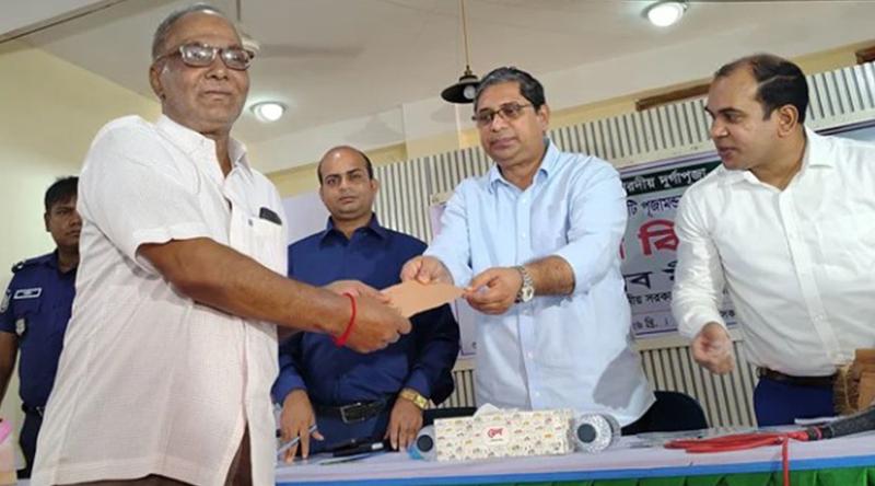 হিন্দুদের ‘আত্মার-আত্মীয়’ মনে করে দুর্গাপূজায় ছুটি বাড়ানো হয়েছে: প্রতিমন্ত্রী শাহে আলম