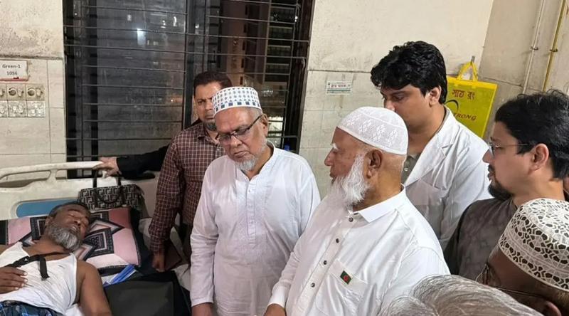 হামলায় আহত জামায়াত নেতাকে দেখতে হাসপাতালে গেলেন শফিকুর রহমান