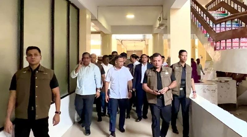 ডেঙ্গু পরিস্থিতি দেখতে বিভিন্ন হাসপাতাল ঘুরছেন প্রধানমন্ত্রী