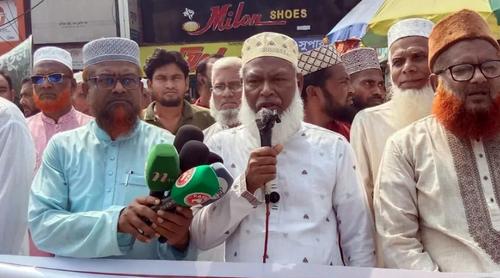‘দায়িত্ব পালন করতে না পারলে হাতে চুড়ি পরে বসে থাকেন’, ডিসিকে জামায়াত নেতা