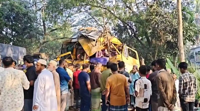 নাটোরে নিহত ১২ জনের মরদেহ হস্তান্তর, তদন্ত কমিটি গঠন