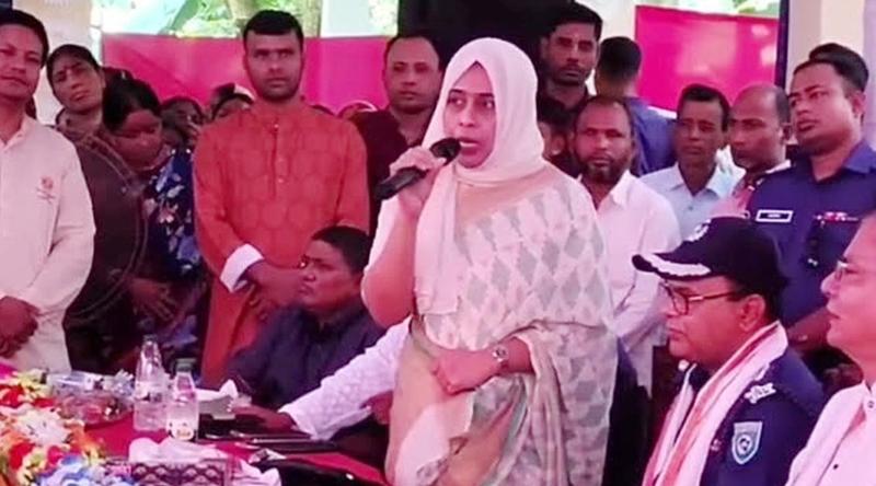 দেড় মিনিটের বক্তব্যে মন্ত্রীকে ২৫ বার ‘স্যার’ বললেন ইউএনও