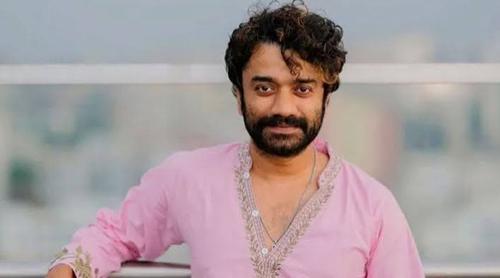 আপত্তিকর ভিডিওর বিতর্কের মধ্যে বন্ধুদের নিয়ে অভিনেতা পাভেলের রহস্যময় পোস্ট