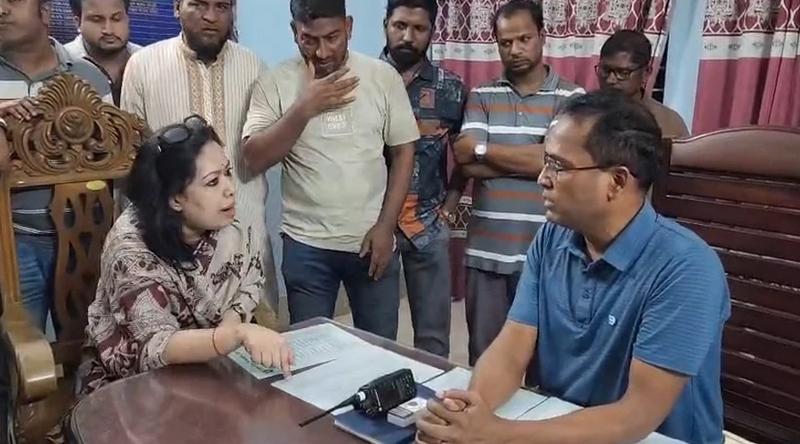 ‘আপনি আওয়ামী লীগের চোর ওসি’ সরাইল থানায় ওসিকে রুমিন ফারহানা