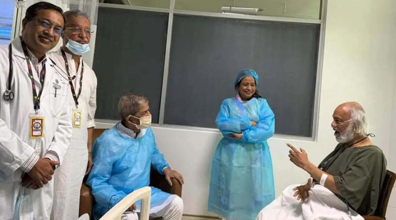 আবদুল মঈন খানকে দেখতে এভারকেয়ার হাসপাতালে রাষ্ট্রপতি