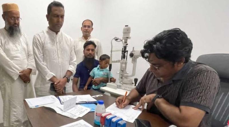 কৃষকের ছেলের চোখের চিকিৎসার দায়িত্ব নিলেন প্রধানমন্ত্রী