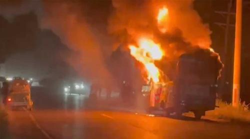 সাতকানিয়ায় বাস-অটোরিকশা সংঘর্ষে শিশুসহ নিহত ২, বাসে আগুন দিল বিক্ষুব্ধ জনতা