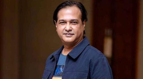 রাজধানীর মগবাজারে সঙ্গীতশিল্পী আসিফ আকবরের গাড়ি লক্ষ্য করে গুলি