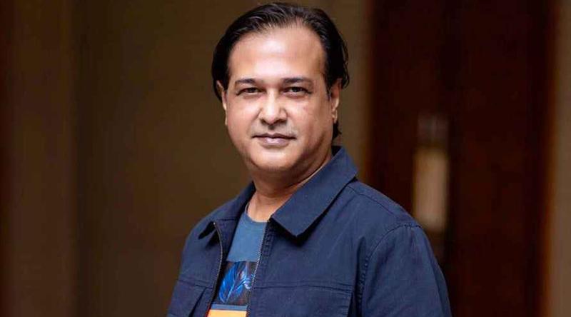 রাজধানীর মগবাজারে সঙ্গীতশিল্পী আসিফ আকবরের গাড়ি লক্ষ্য করে গুলি