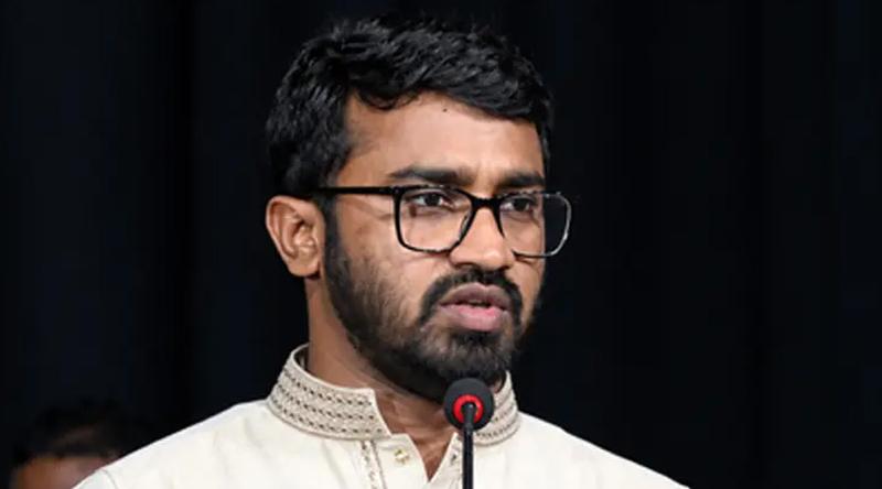 একটি দলের প্রধান নেতা প্রকাশ্যে এমন চুমু দেয়ার সংস্কৃতি চালু করেছেন: রাশেদ খাঁন