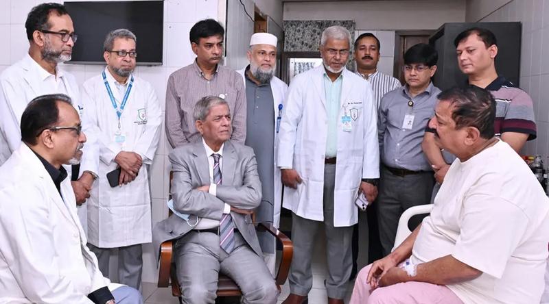ভূমিমন্ত্রীকে দেখতে হাসপাতালে রাষ্ট্রপতি