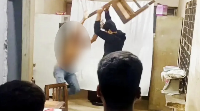 লক্ষ্মীপুর সদর হাসপাতালে ঢুকে স্বেচ্ছাসেবক দল নেতাকে পেটালেন ছাত্রদল নেতা