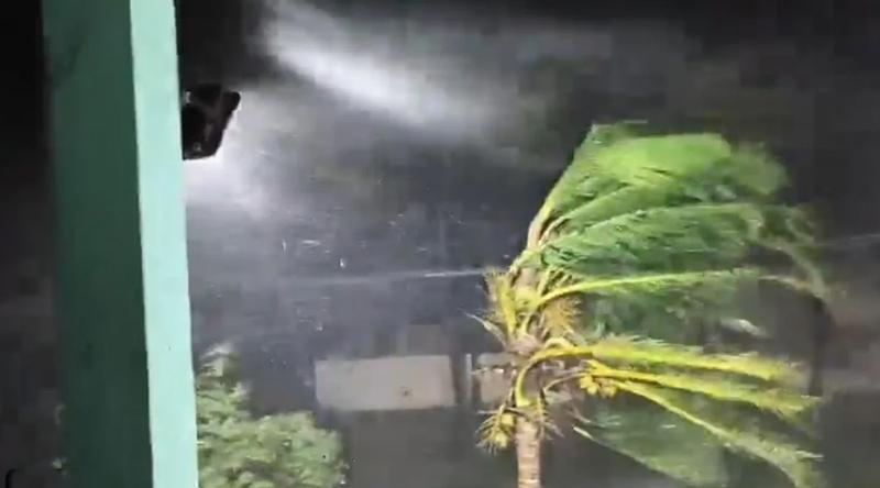১৫০ কিলোমিটার বেগে উপকূলে আঘাত হেনেছে ঘূর্ণিঝড় ‌‘অর্ণব’