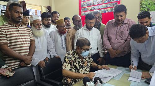 হঠাৎ স্বাস্থ্য কমপ্লেক্সে মন্ত্রী, অনুপস্থিত ৫ চিকিৎসক!