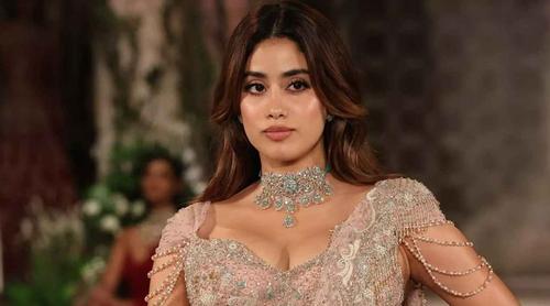 হ্যাঁ, প্রেম করছি, তবে আপাতত বিয়ে নয় : জাহ্নবী
