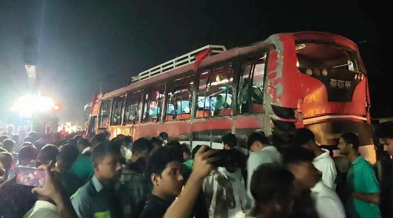 রংপুর-সৈয়দপুর মহাসড়কে বাস উল্টে নিহত ১, আহত ২০