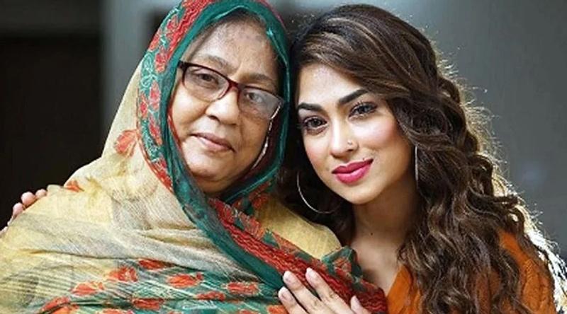 মায়ের সঙ্গে ‘তিক্ত সম্পর্ক’ প্রসঙ্গে মুখ খুললেন পপি