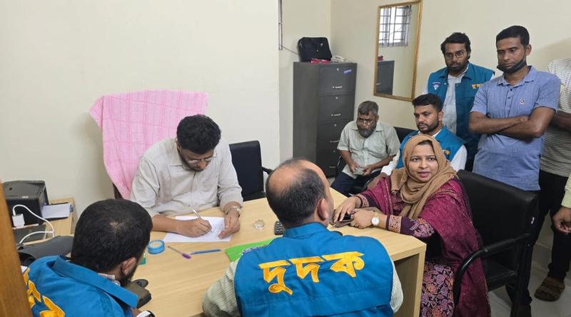 সাব-রেজিস্ট্রি অফিসে দুদকের অভিযান, ঘুষের টাকাসহ হাতেনাতে ধরা