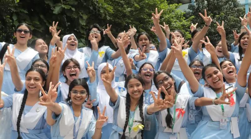 এইচএসসি ও সমমানে গড় পাসের হার ৫২.১২ শতাংশ