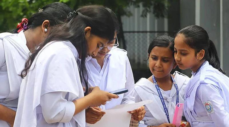 এইচএসসি ও সমমান পরীক্ষায় প্রায় অর্ধেক শিক্ষার্থীই ফেল