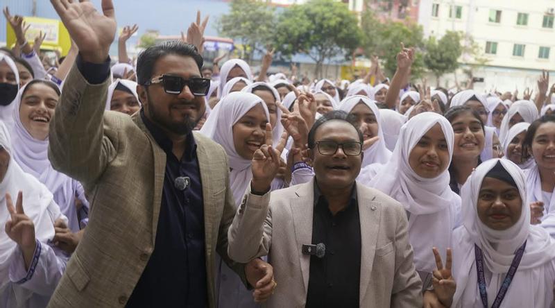 জাতীয় পাশের হার ৫২% হলেও সামসুল হক খানে ৯৯% সাফল্য