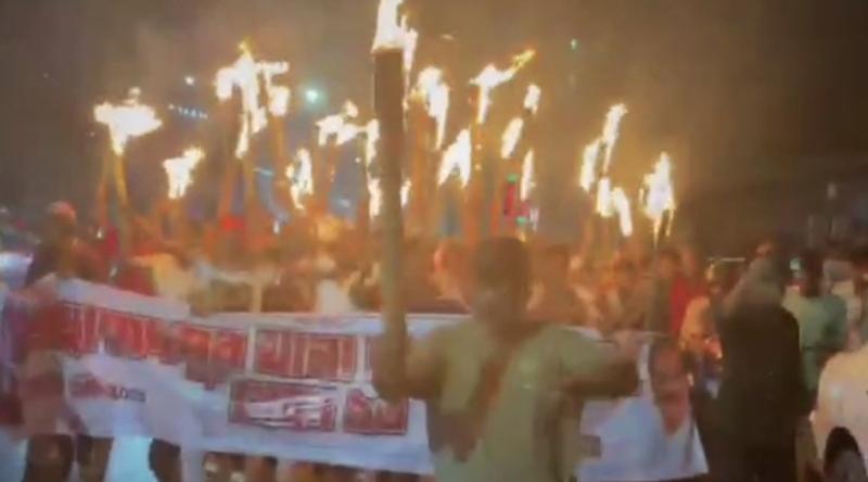 রাজধানীর কল্যাণপুরে কার্যক্রম নিষিদ্ধ আওয়ামী লীগের মশাল মিছিল