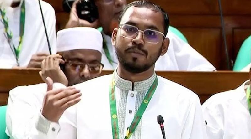 সরকার কি মত প্রকাশের স্বাধীনতাকে ‘গলা চিপে ধরছে’