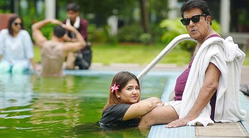 তরুণীর সঙ্গে সুইমিংপুলে মামুনুর রশীদের ভাইরাল ছবির রহস্য