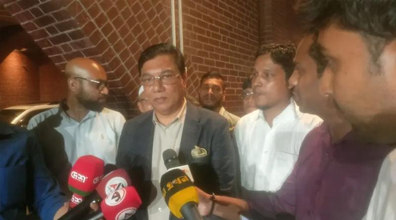মন্ত্রীর গাড়িতে মামলা, ট্রাফিক আইনে ‘খুশি’ বিমানমন্ত্রী মিল্লাত
