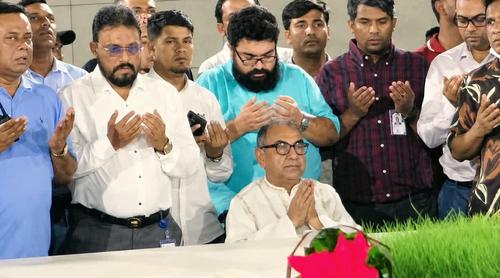 জিয়াউর রহমান ও খালেদা জিয়ার সমাধিতে শ্রদ্ধা মির্জা আব্বাসের