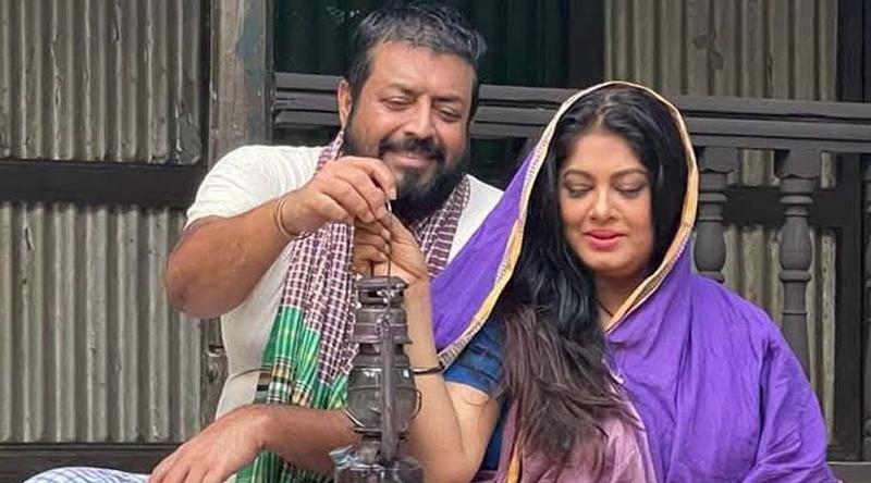 হারিকেন হাতে মৌসুমী, স্মৃতির পাতায় ফিরলেন ওমর সানী