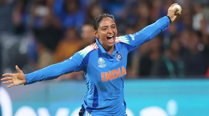 পাকিস্তানের বিপক্ষে খেলতে নেমেই বিশ্বরেকর্ড গড়লেন হারমানপ্রীত কৌর