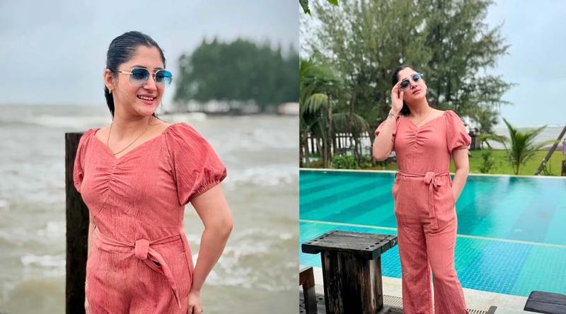 সমুদ্রের মাঝে পূজা চেরির স্নিগ্ধ উপস্থিতি