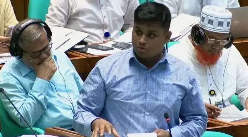 ভাইভার নম্বর বাড়িয়ে সরকারি চাকরিতে স্বজনপ্রীতির সুযোগ বাড়াচ্ছে সরকার: হাসনাত আবদুল্লাহ