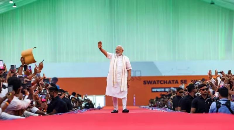 মোদির অনুষ্ঠানস্থলে ঢুকে পড়ল ২ বন্দুকধারী, সতর্কতা জারি