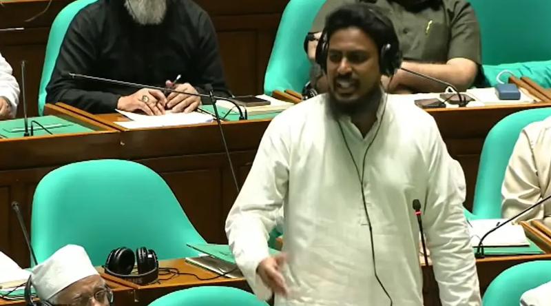 মানবতাবিরোধী অপরাধীদের পাসপোর্ট কেন বাতিল হচ্ছে না, জানতে চান আখতার